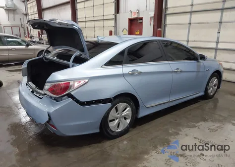 2013 Hyundai Sonata Hybrid z USA, uszkodzony, nr VIN KMHEC4A4XDA083373